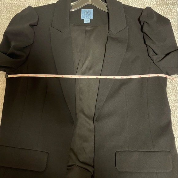 Feminine blazer - Picture 2 of 4